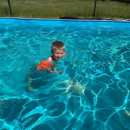 Mit Pool, In Der